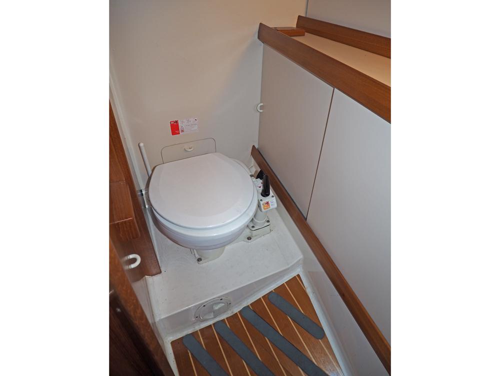 Saloon, Accommodation